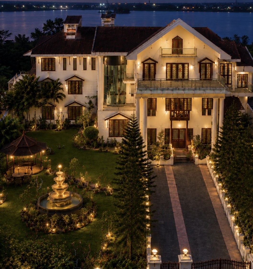 Luxury Independent House in Kadavanthara