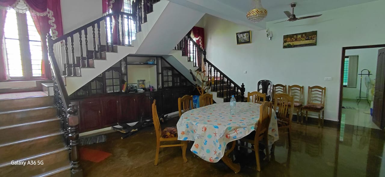 Spacious 4 BHK Home for Sale – Thottakkadu, Puthuppally, Near Kottayam - 5