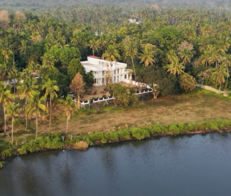 Premium Arabic-Style Waterfront Mansion for Sale – Thrissur