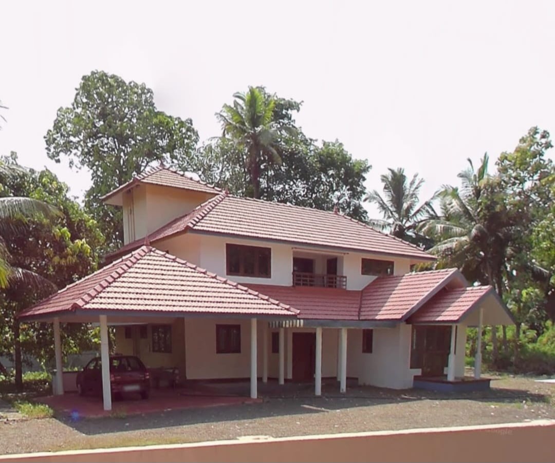 Spacious 4 BHK house in 80 cents property for sale