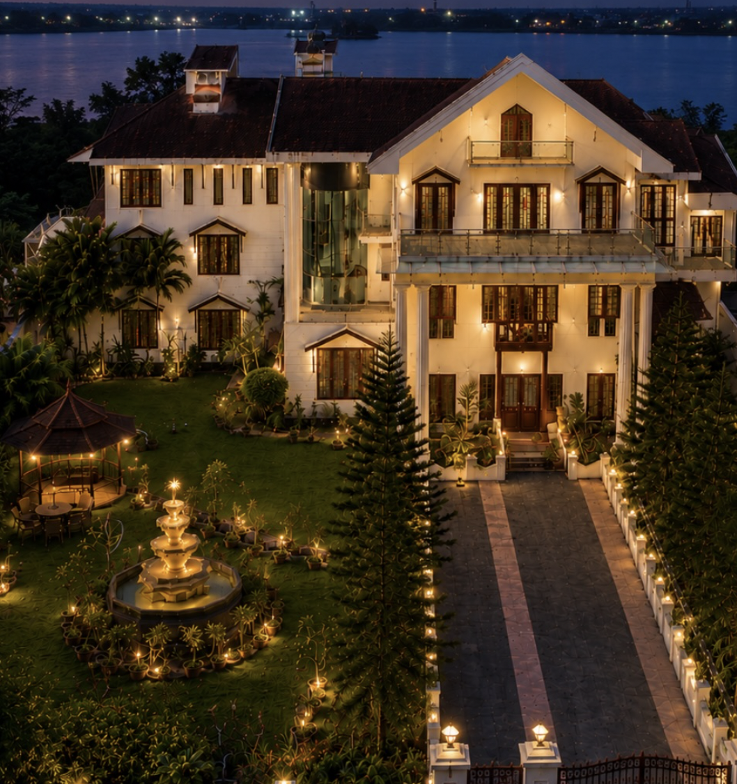 Luxury Independent House in Kadavanthara