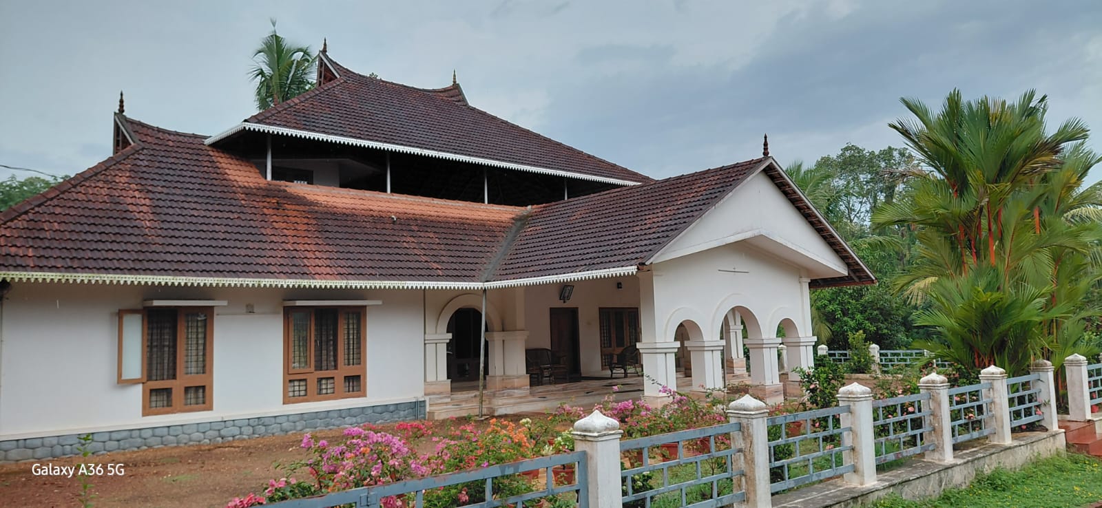 Spacious 4BHK Home on 1.5 Acres for Sale – Mannanam, Kottayam - 2
