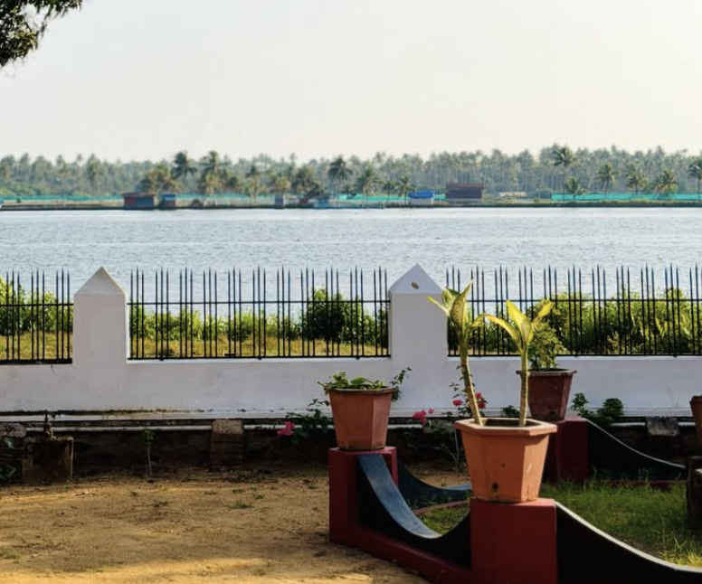 Premium Arabic-Style Waterfront Mansion for Sale – Thrissur - 5