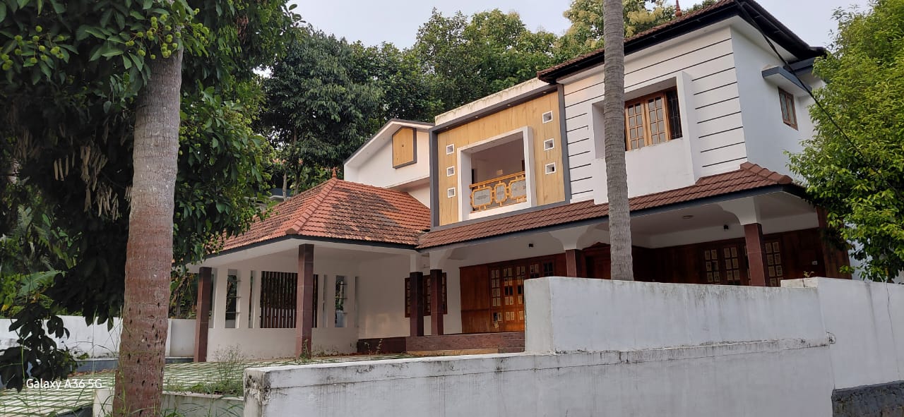 Exotic 6 BHK Luxury Home for Sale – Near Vadavathoor, Kottayam - 2