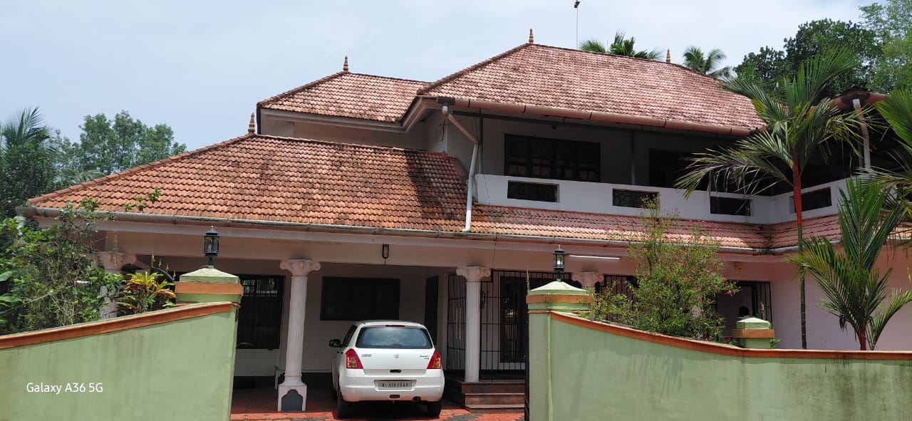 Spacious 4 BHK Home for Sale – Thottakkadu, Puthuppally, Near Kottayam - 2
