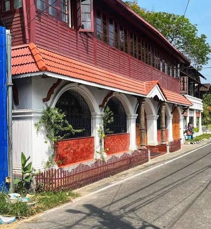 Luxury Commercial Heritage Villa For Sale in Kochi 1