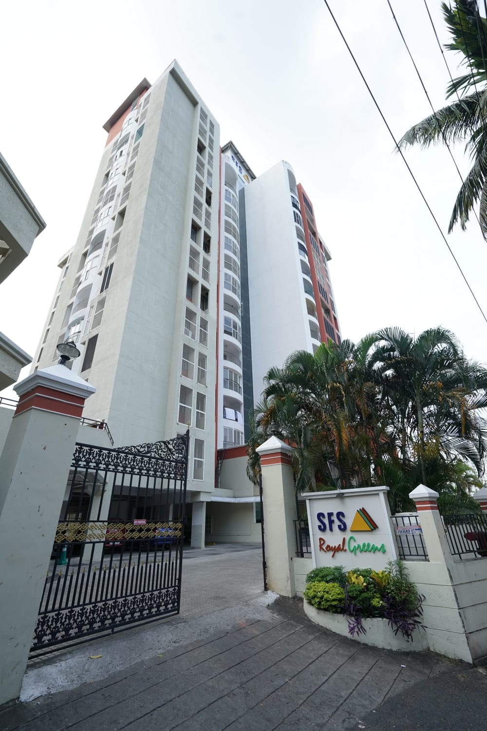 SFS Luxury Duplex Penthouse | 3BR Ensuite - Terrace with Palace Views | Fully Furnished