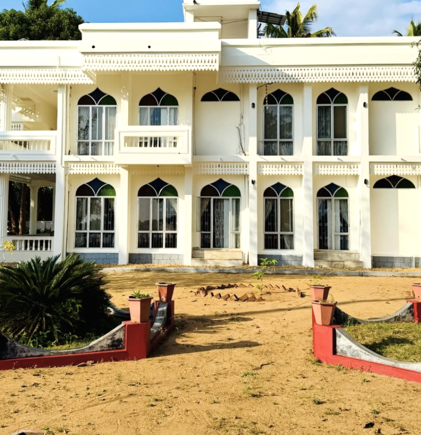 Premium Arabic-Style Waterfront Mansion for Sale – Thrissur - 4