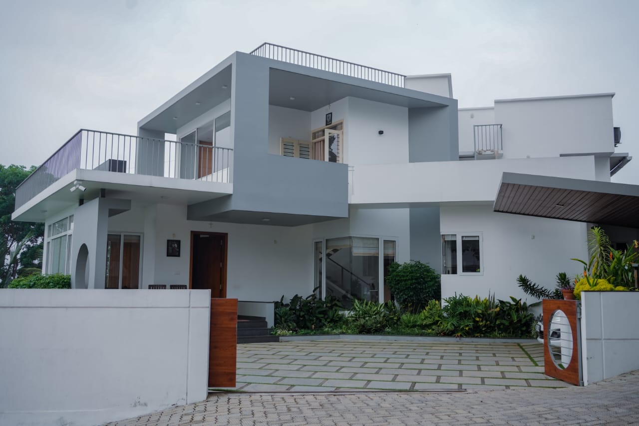 Rosy Villa Homestay – River-Facing Luxury 4 BHK Private Pool Villa for Rent in Kochi 1
