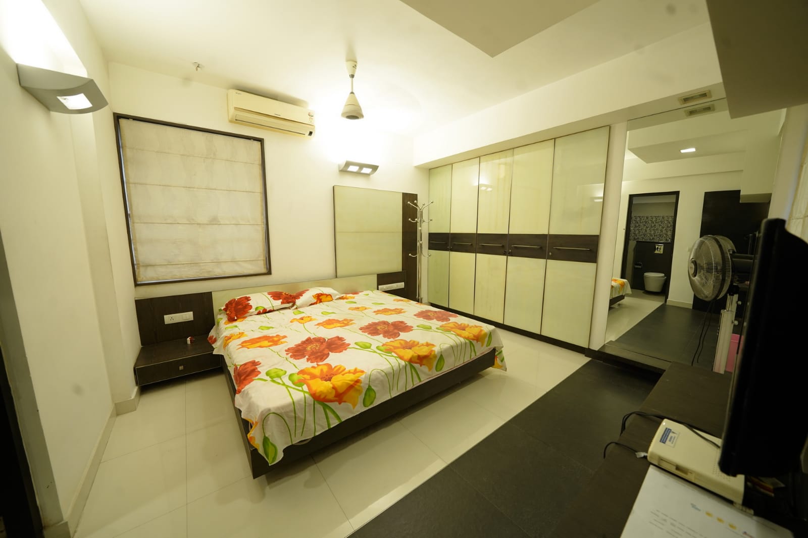 SFS Luxury Duplex Penthouse | 3BR Ensuite - Terrace with Palace Views | Fully Furnished - 12