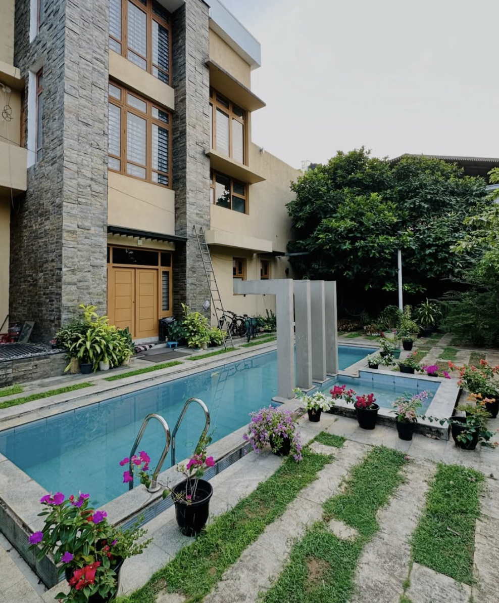 5 BHK Luxury House with Swimming Pool - 10