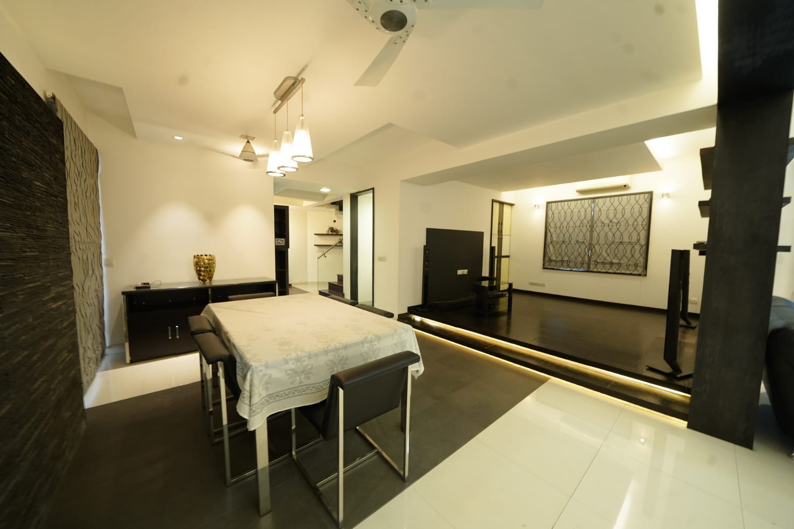 SFS Luxury Duplex Penthouse | 3BR Ensuite - Terrace with Palace Views | Fully Furnished - 6