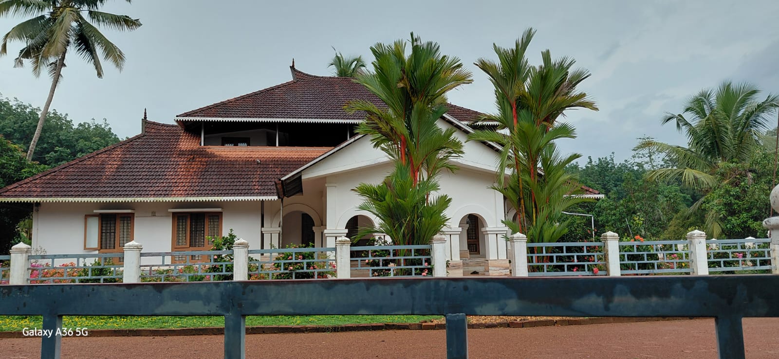 Spacious 4BHK Home on 1.5 Acres for Sale – Mannanam, Kottayam