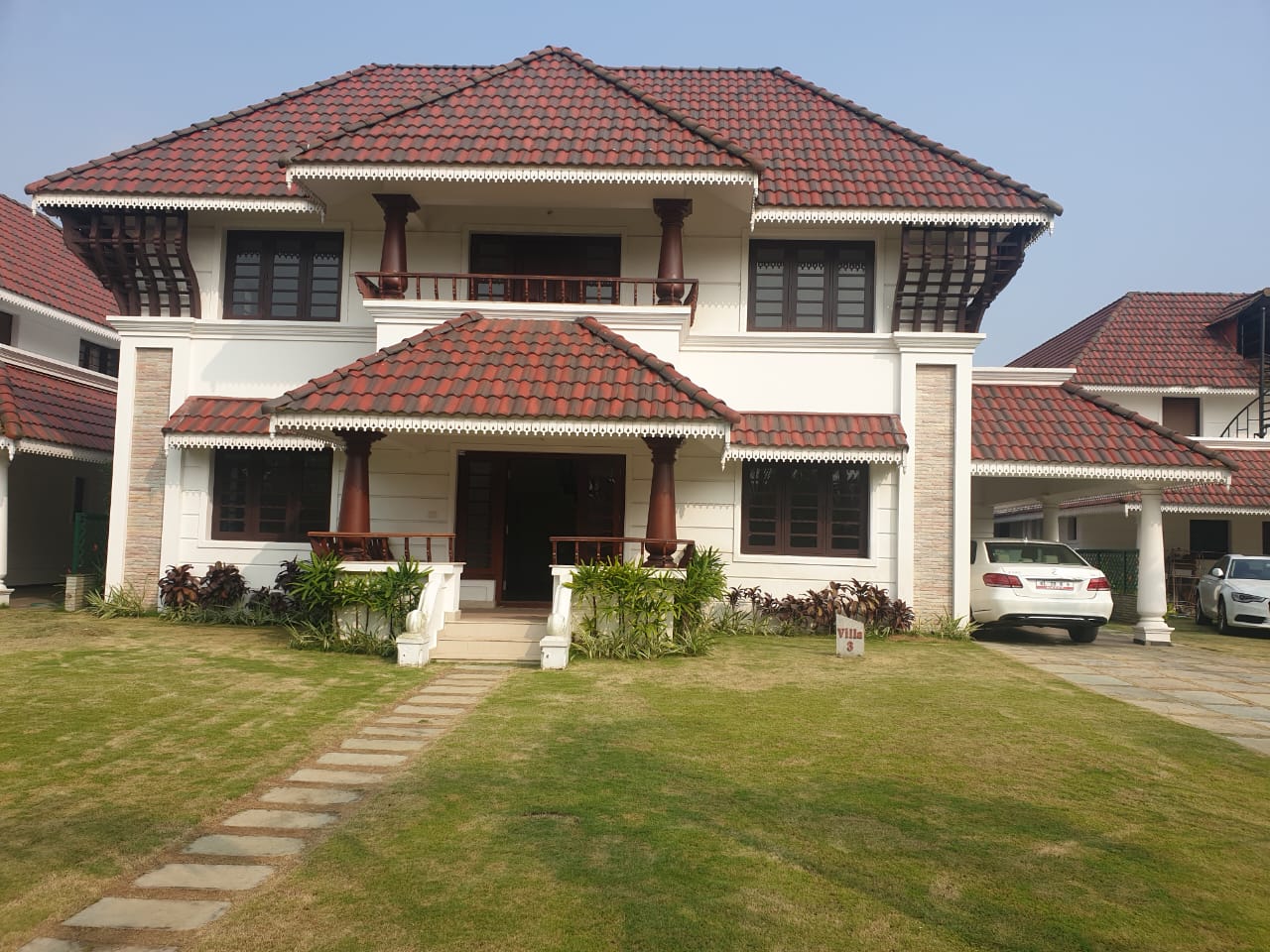 4 BHK Ultra modern Luxury villa- Kent Nalukettu Palm Villa 1