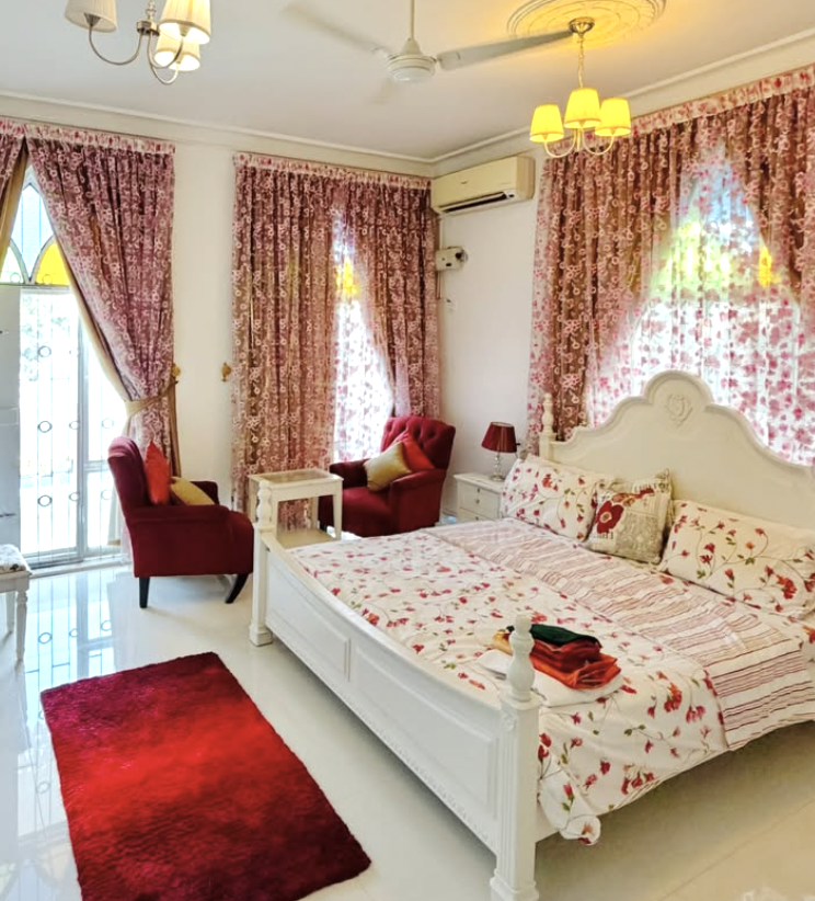 Premium Arabic-Style Waterfront Mansion for Sale – Thrissur - 9